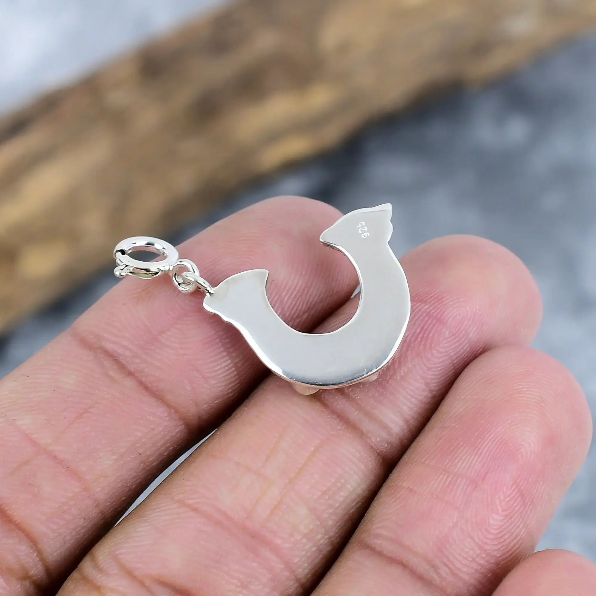 Pendant thumb
