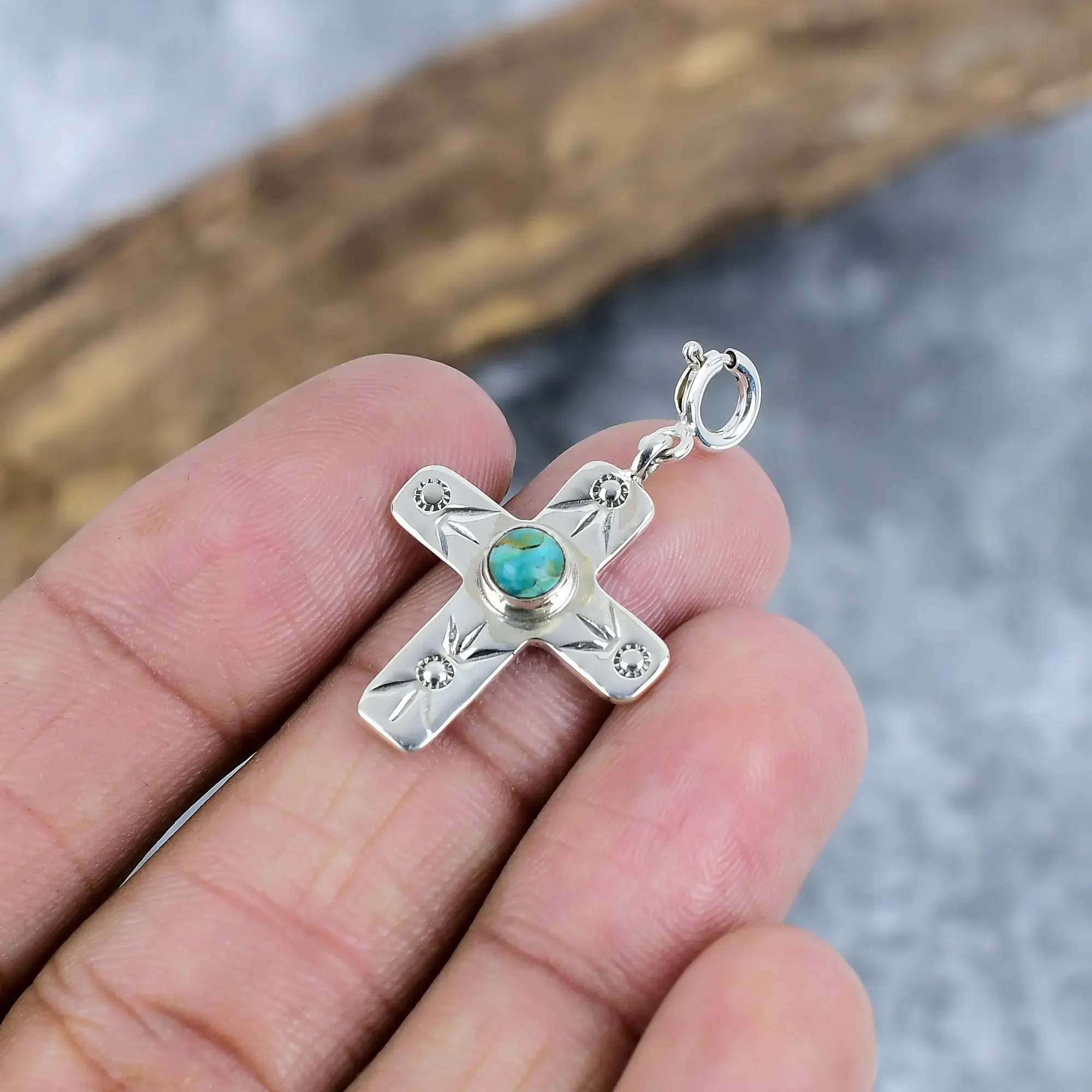 Pendant thumb