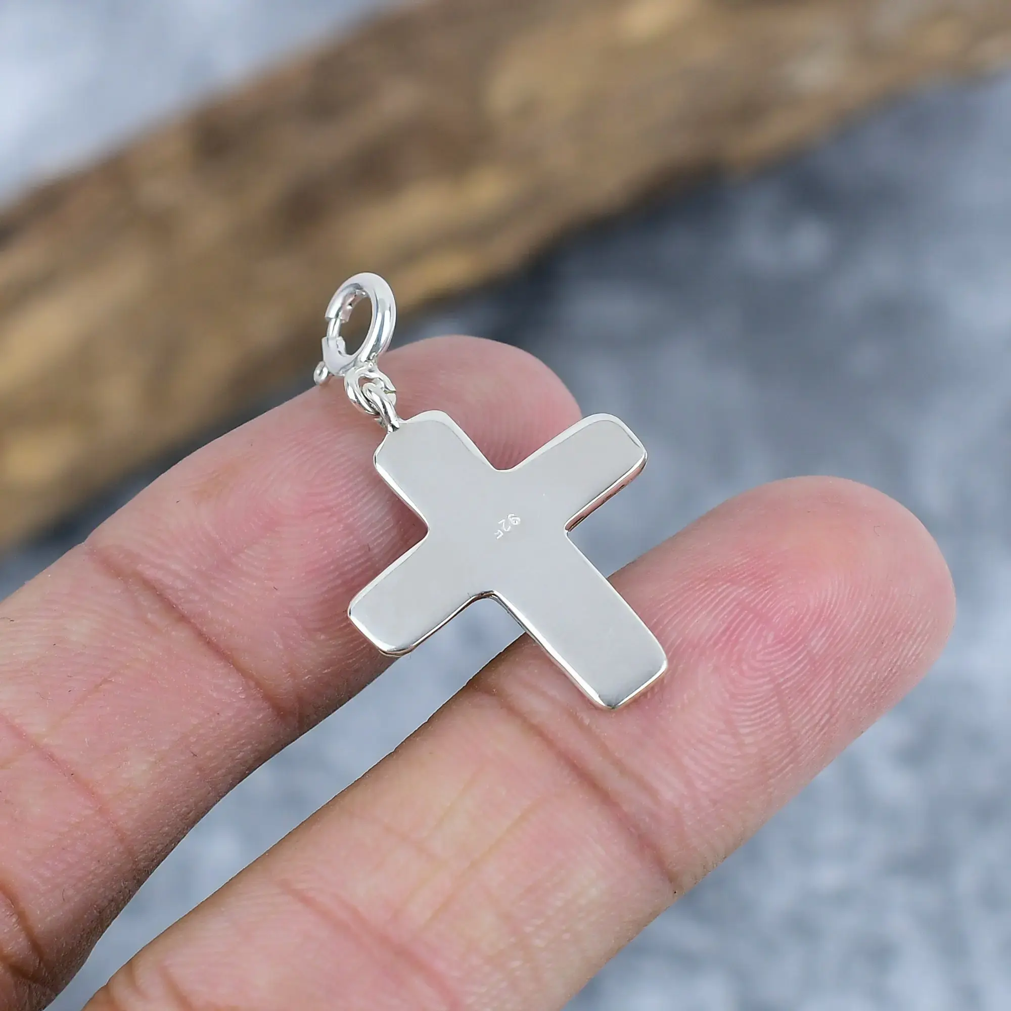 Pendant thumb