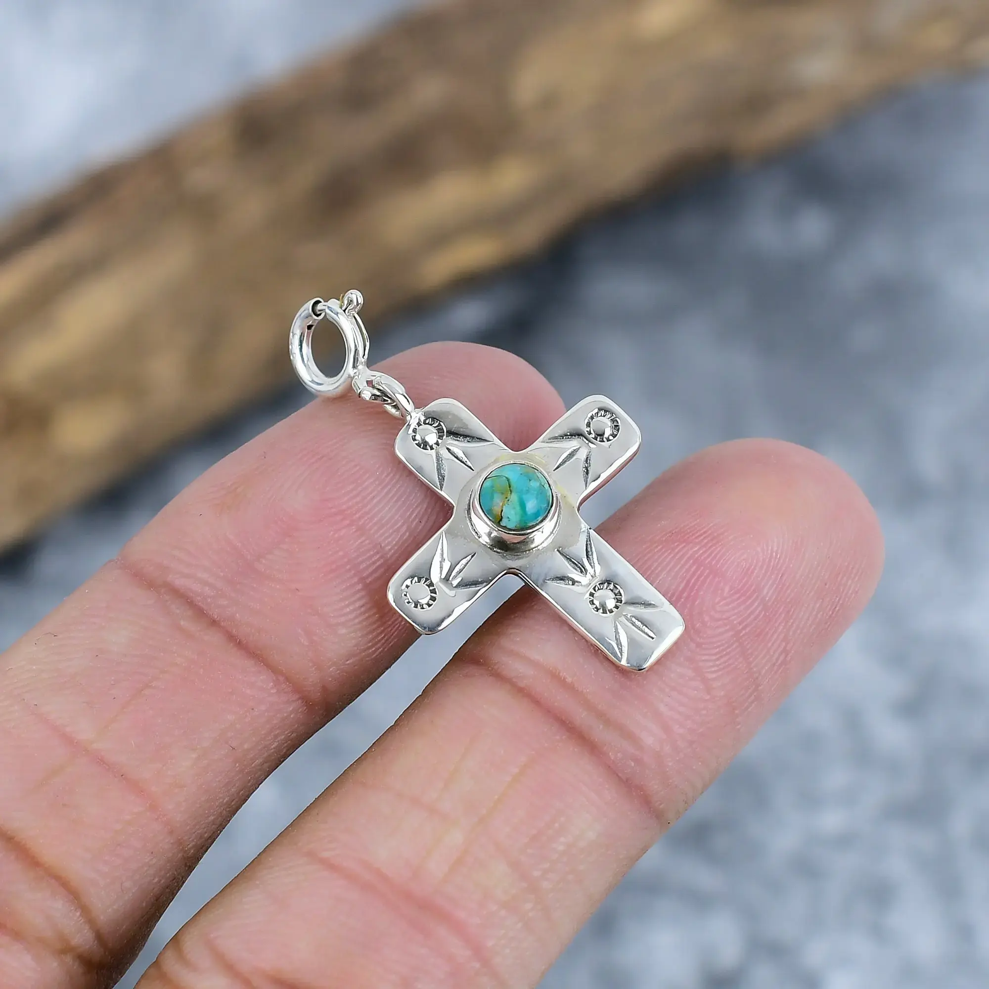 Pendant thumb