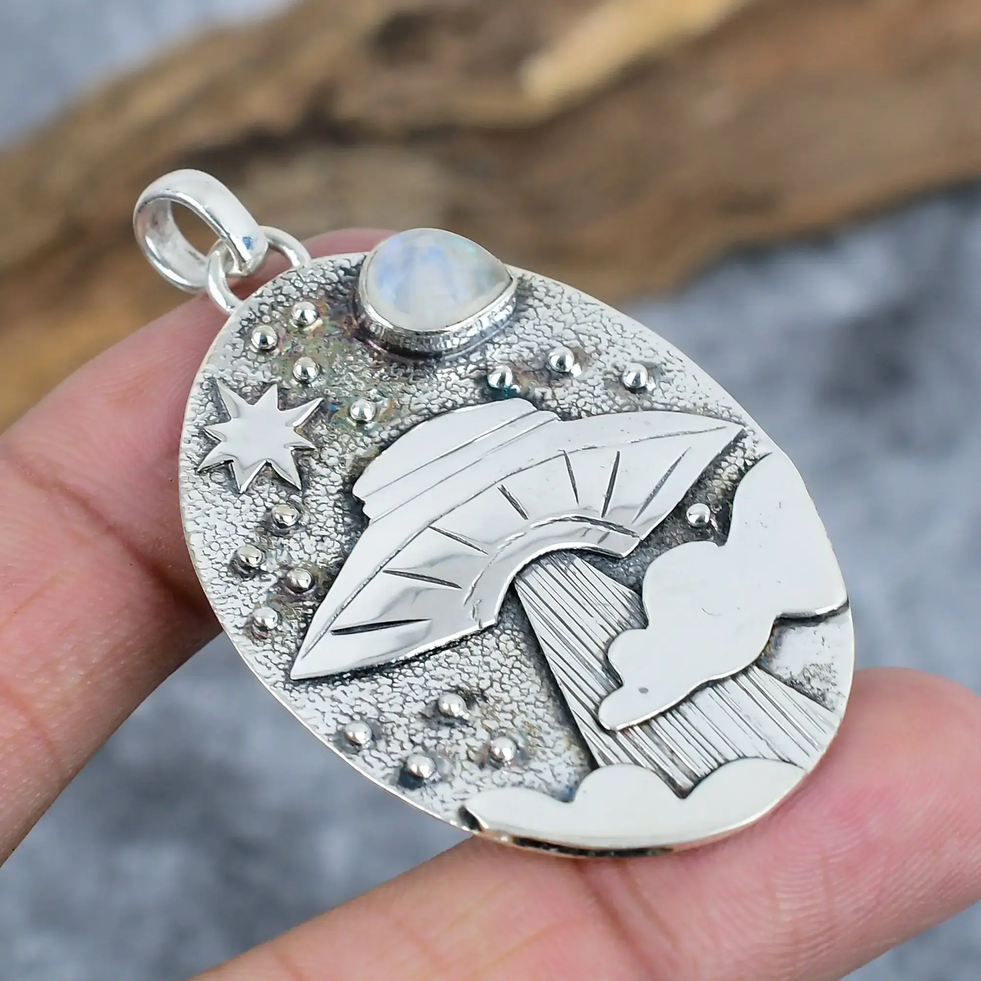 Pendant thumb