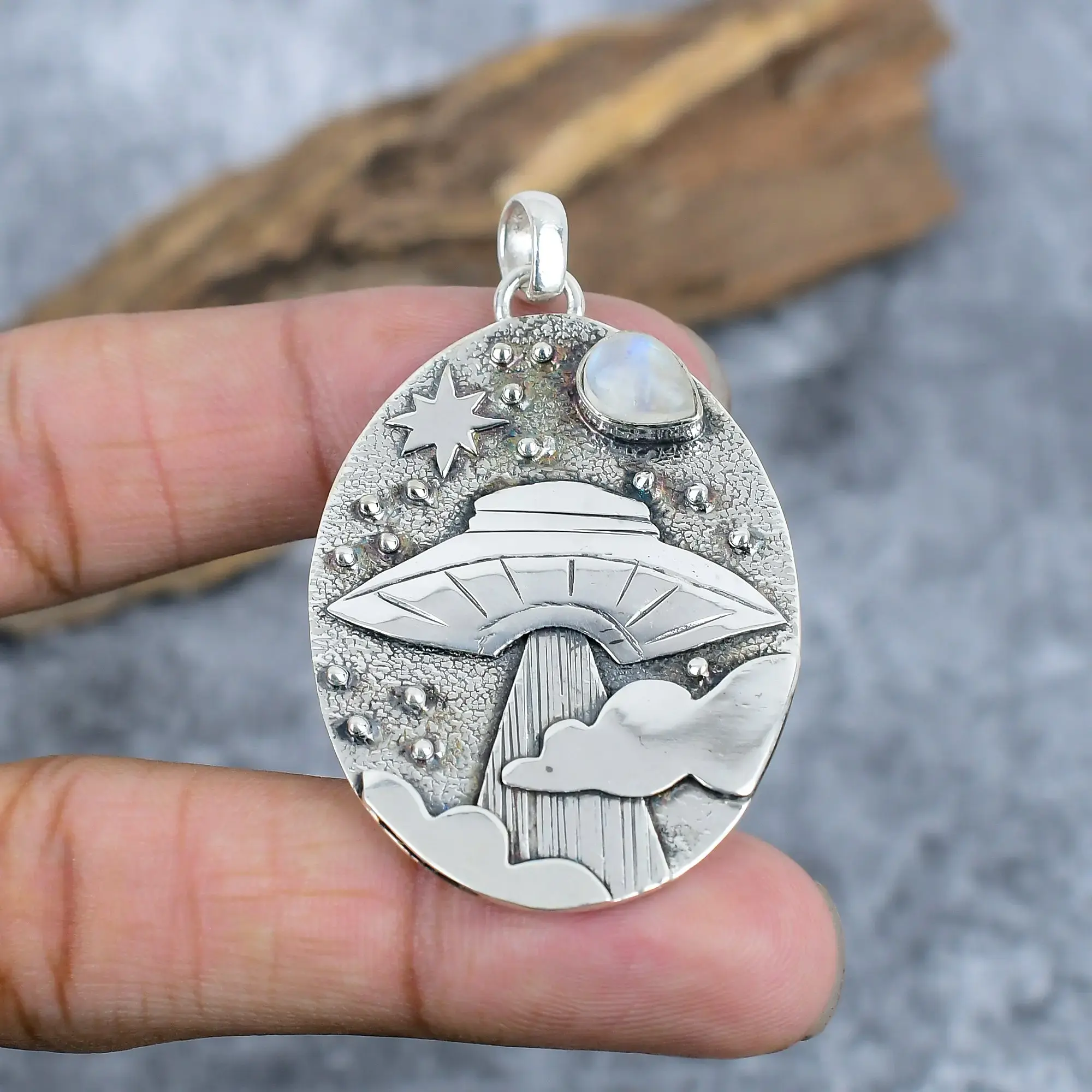 Pendant thumb