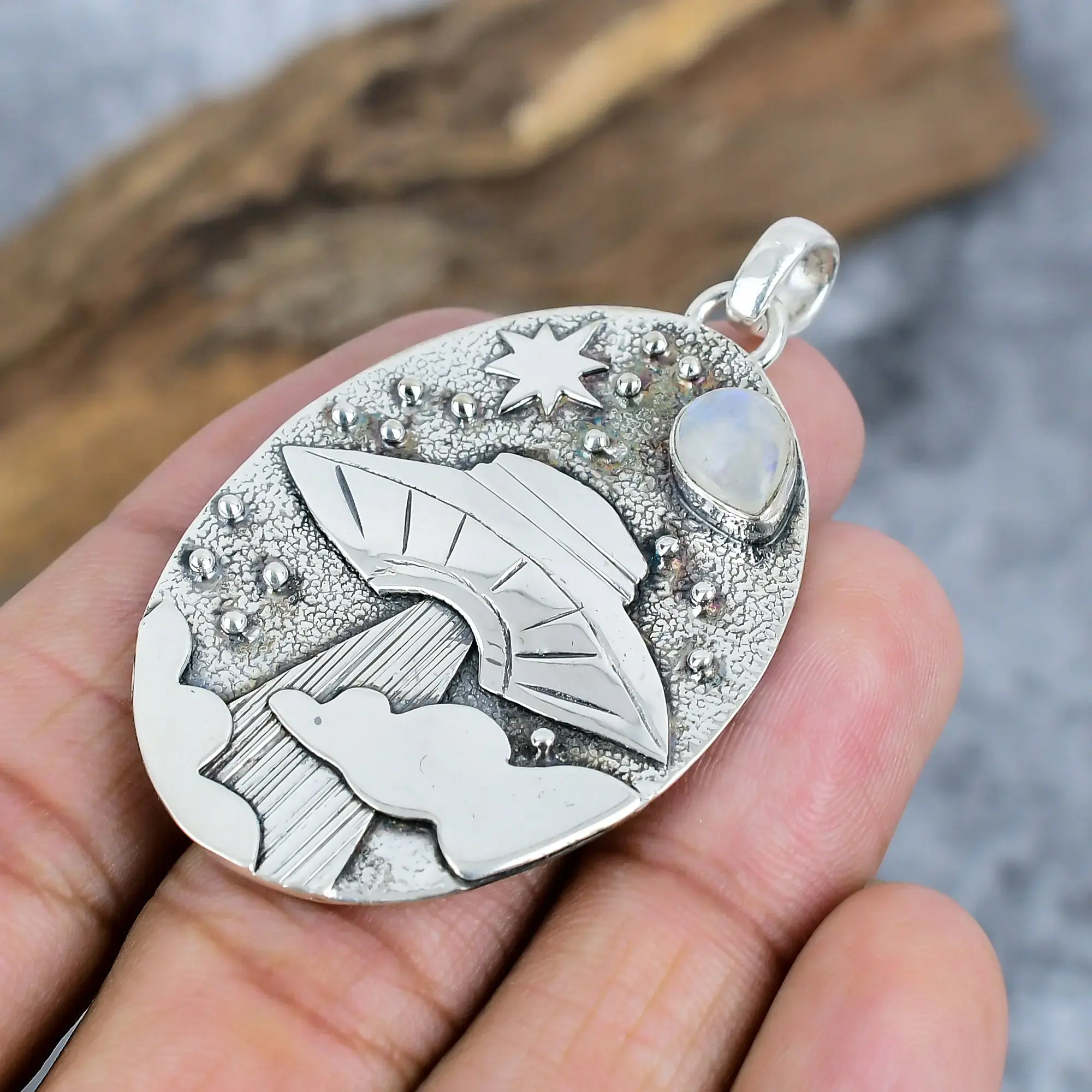 Pendant thumb